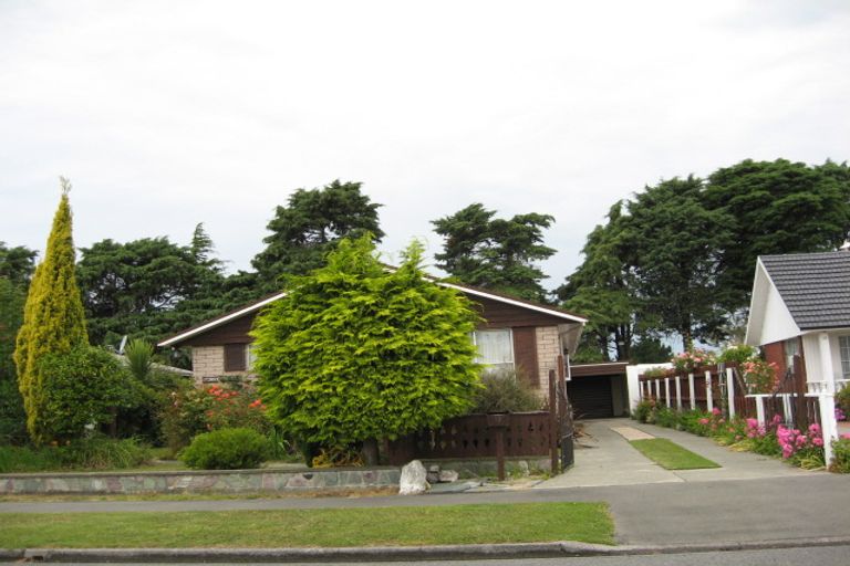 Photo of property in 12 Waratah Street, Avondale, Christchurch, 8061