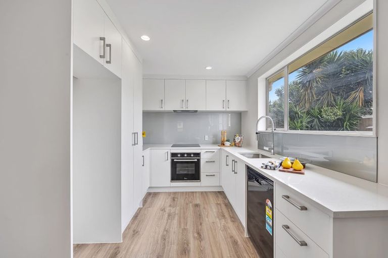 Photo of property in 23 Piriti Place, Weymouth, Auckland, 2103