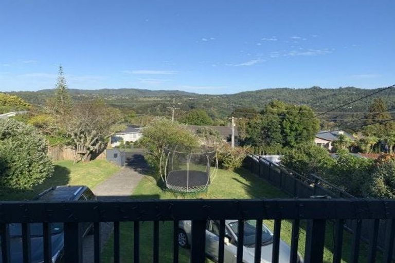 Photo of property in 5 Warwick Avenue, Titirangi, Auckland, 0604