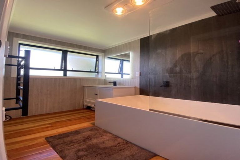 Photo of property in 36 Kirkbride Road, Mangere Bridge, Auckland, 2022