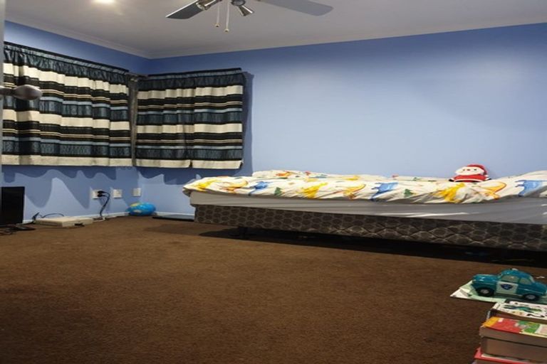 Photo of property in 86 San Marino Drive West, Henderson, Auckland, 0612