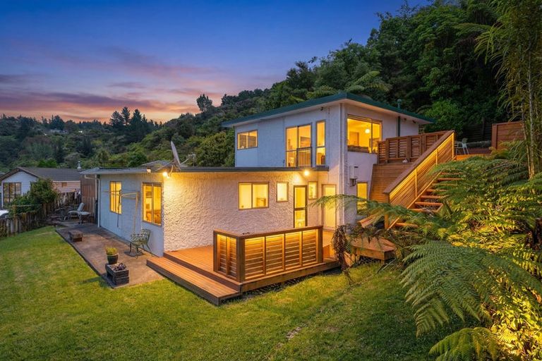 Photo of property in 11 Bogle Grove, Stokes Valley, Lower Hutt, 5019