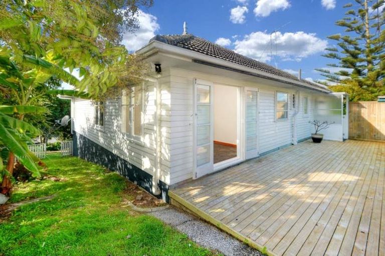 Photo of property in 2/10 Roband Avenue, Glenfield, Auckland, 0629