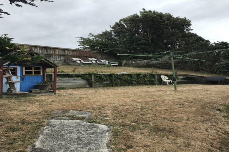 Photo of property in 47 Davidson Crescent, Tawa, Wellington, 5028