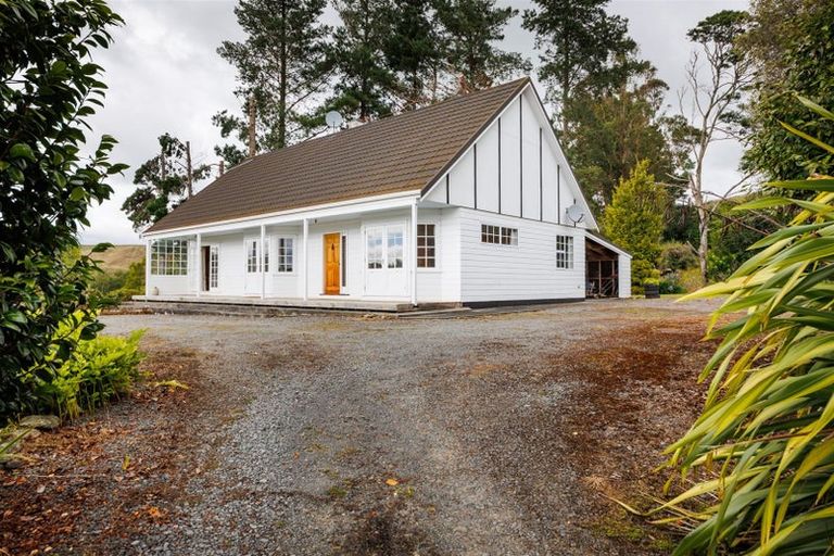 Photo of property in 7 Feltham Street, Hunterville, 4730