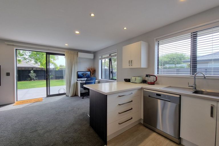 Photo of property in 2/96 Palmers Road, New Brighton, Christchurch, 8083