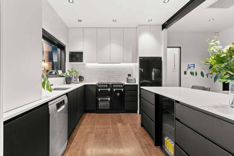 Photo of property in 23 Lucknow Road, Havelock North, 4130