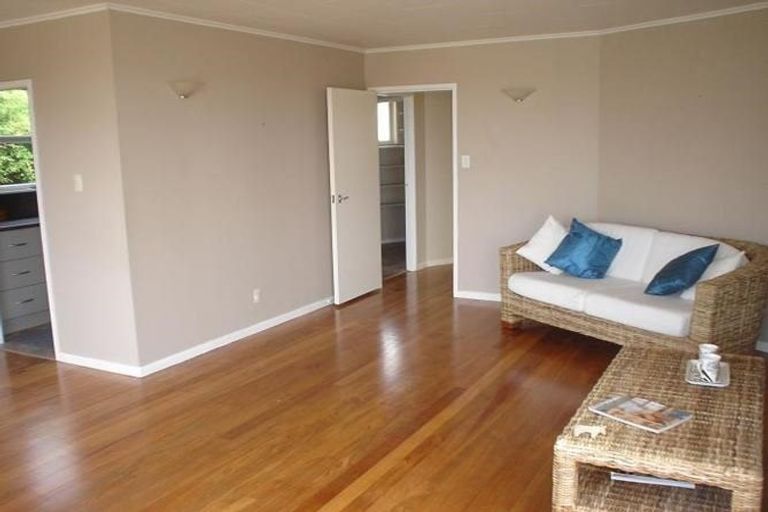 Photo of property in 729 East Coast Road, Browns Bay, Auckland, 0630