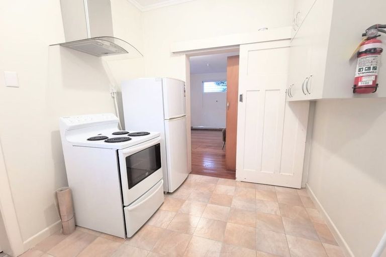 Photo of property in 1/17 Clifton Terrace, Kelburn, Wellington, 6012