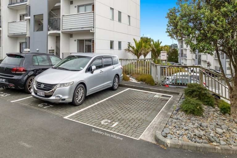 Photo of property in 1c/60 Masons Road, Oteha, Auckland, 0632