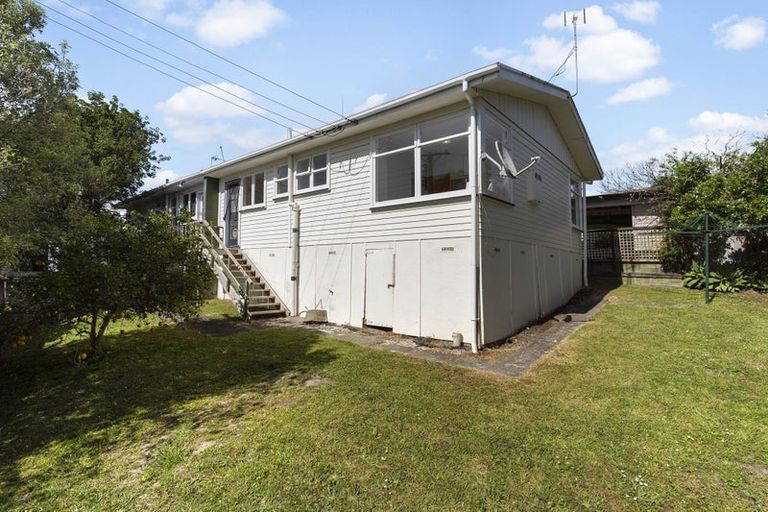 Photo of property in 3/116 Beach Haven Road, Beach Haven, Auckland, 0626