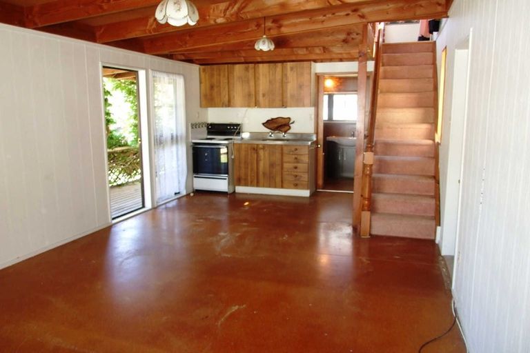 Photo of property in 17 Harbour View Road, Leigh, 0985