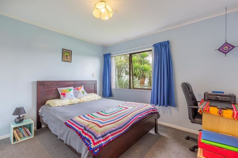 Photo of property in 17 Elizabeth Drive, West Harbour, Auckland, 0618
