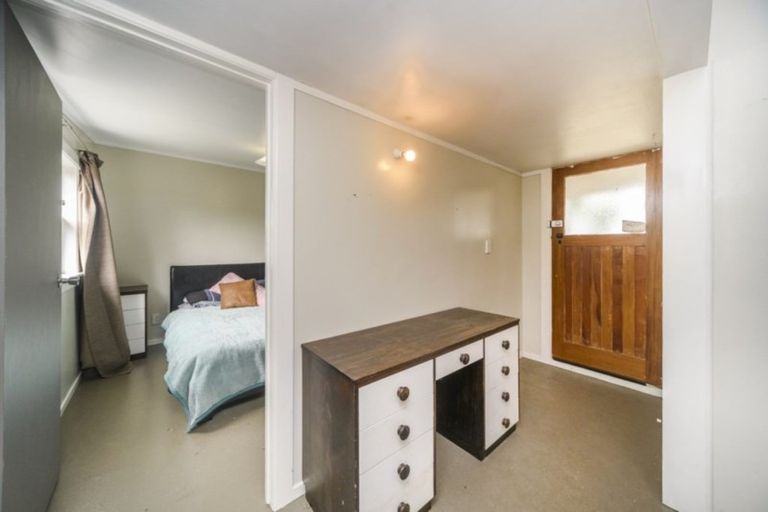 Photo of property in 2 Manchester Street, Takaro, Palmerston North, 4412