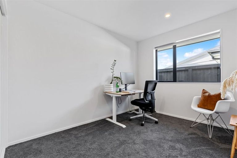 Photo of property in 17 Helen Place, Halswell, Christchurch, 8025