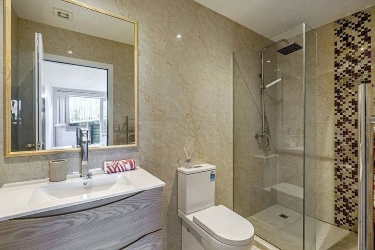 Photo of property in 17 Limmer Place, Browns Bay, Auckland, 0632