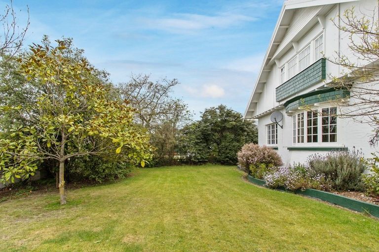 Photo of property in 17 Rhodes Street, Waimate, 7924
