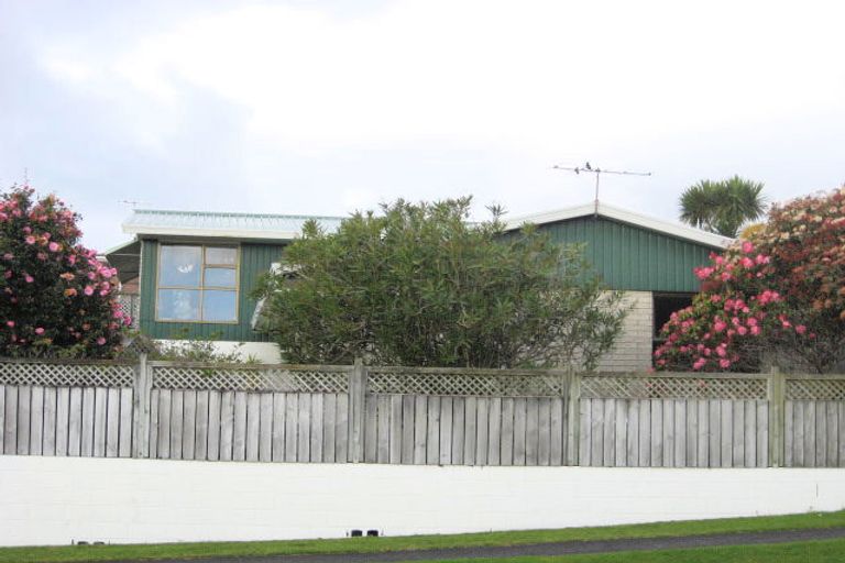 Photo of property in 14 Bronte Place, Whalers Gate, New Plymouth, 4310