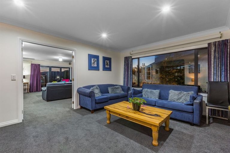 Photo of property in 2 Seascape View, Paremata, Porirua, 5024