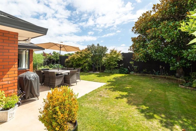 Photo of property in 2/25 Gamblins Road, Saint Martins, Christchurch, 8022