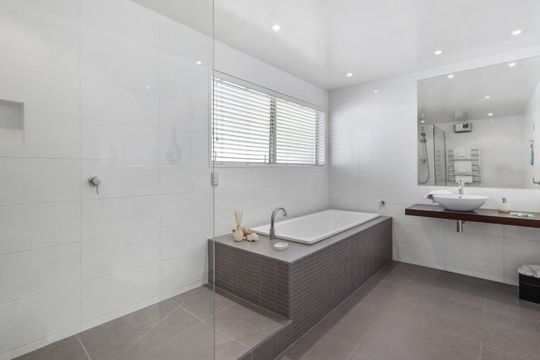 Photo of property in 34 Marine Parade, Macandrew Bay, Dunedin, 9014