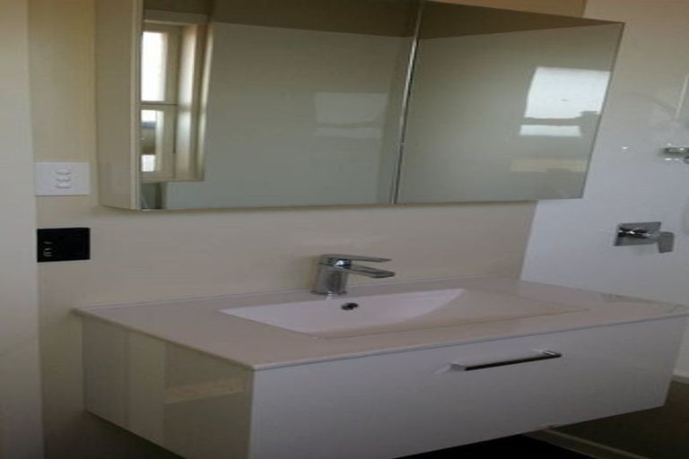 Photo of property in 2/10 Anthony Place, Pakuranga, Auckland, 2010