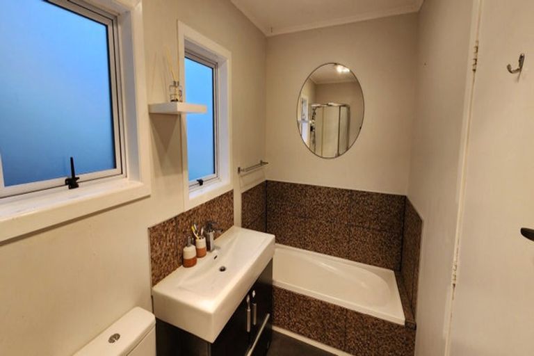 Photo of property in 7 Penrith Street, Westown, New Plymouth, 4310