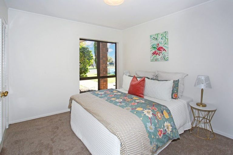Photo of property in 52 Bob Charles Drive, Golflands, Auckland, 2013