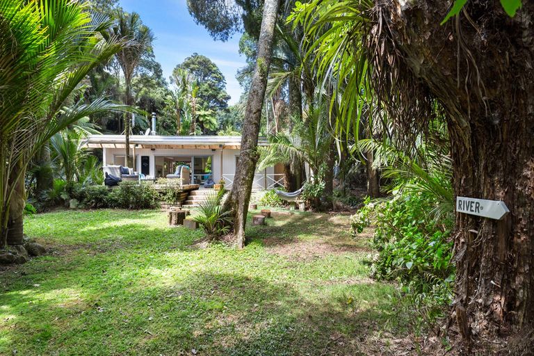 Photo of property in 3 Opanuku Road, Henderson Valley, Auckland, 0612