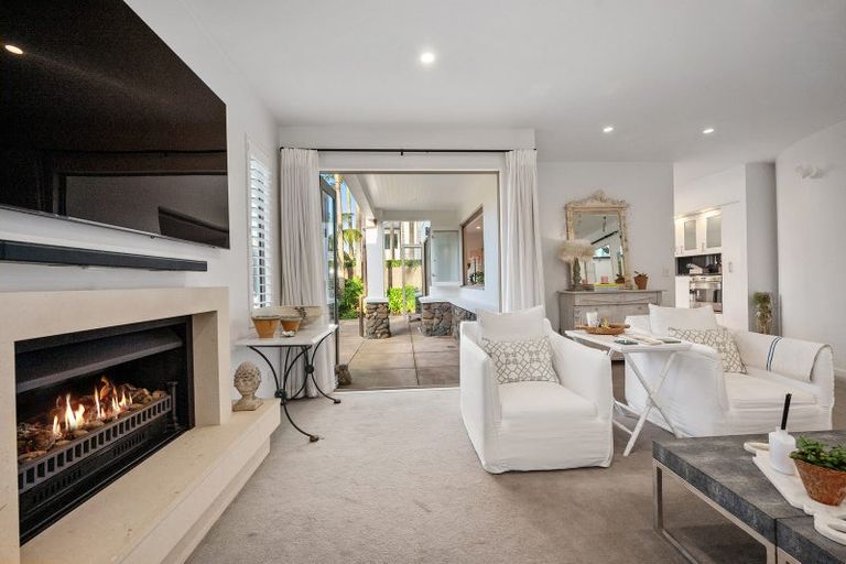 Photo of property in 1/13 Milford Road, Milford, Auckland, 0620