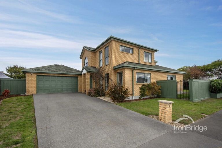 Photo of property in 8 Bottle Lake Drive, Parklands, Christchurch, 8083