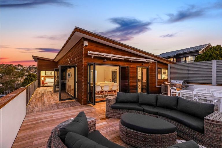 Photo of property in 35 Masterton Road, Rothesay Bay, Auckland, 0630