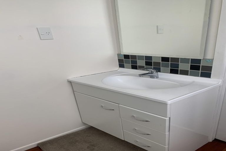 Photo of property in 136 Northland Road, Northland, Wellington, 6012