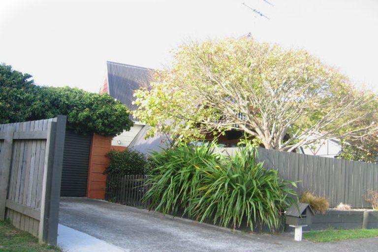 Photo of property in 22 Kinloch Place, Papakowhai, Porirua, 5024