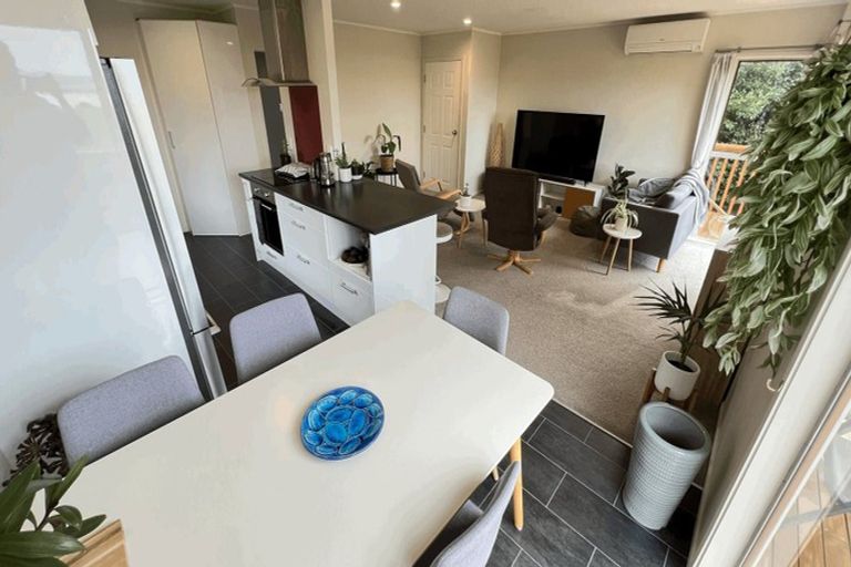 Photo of property in 31 Pipitea Place, Massey, Auckland, 0614