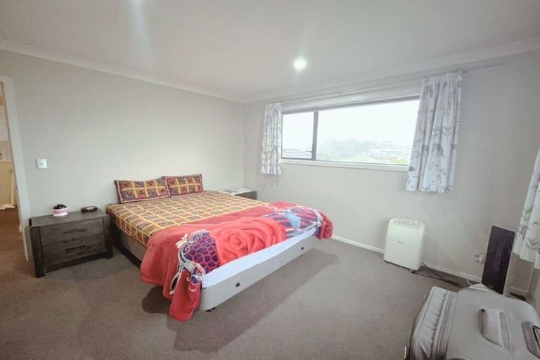 Photo of property in 12 Aotea Drive, Aotea, Porirua, 5024