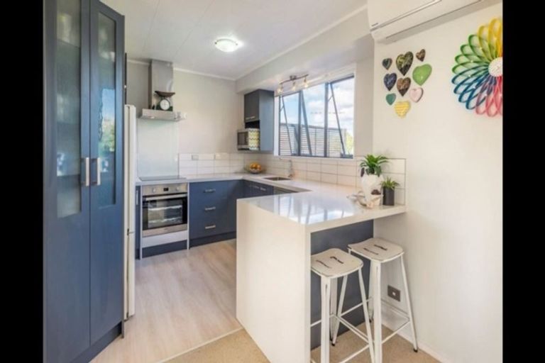 Photo of property in 3 Amberly Rise, Helensville, 0800