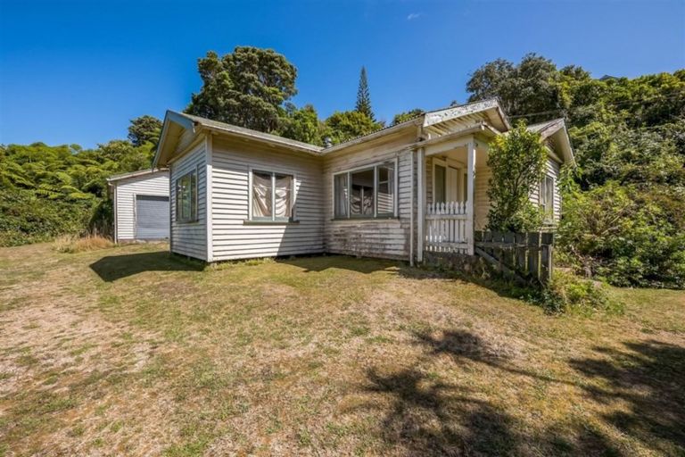 Photo of property in 46 Pekanga Road, Normandale, Lower Hutt, 5010