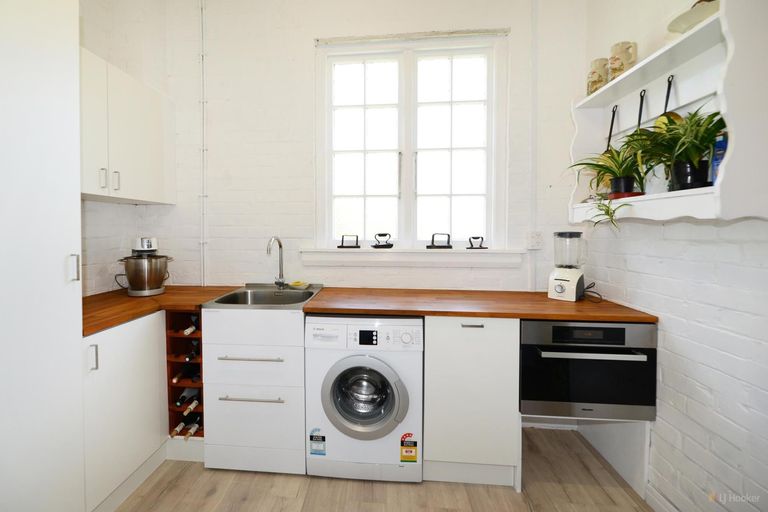 Photo of property in 17 Rhodes Street, Waimate, 7924