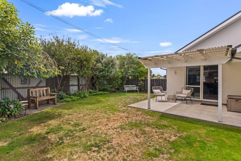 Photo of property in 32 Sylvia Street, Parklands, Christchurch, 8083