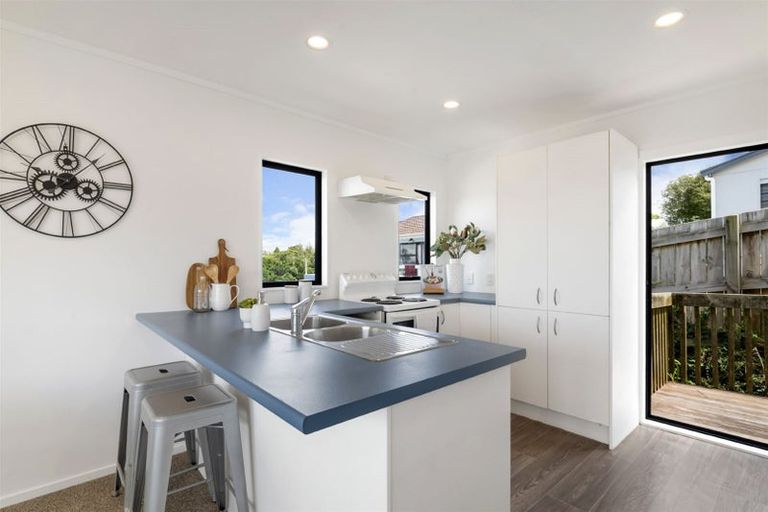 Photo of property in 1/59 Verran Road, Birkenhead, Auckland, 0626