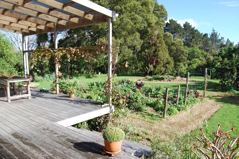 Photo of property in 1122 Oneriri Road, Kaiwaka, 0573