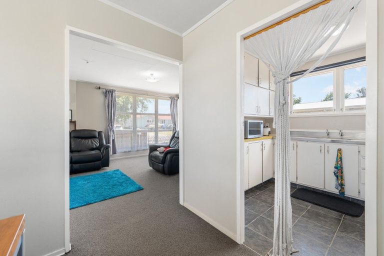Photo of property in 19 Halswell Crescent, Westbrook, Palmerston North, 4412