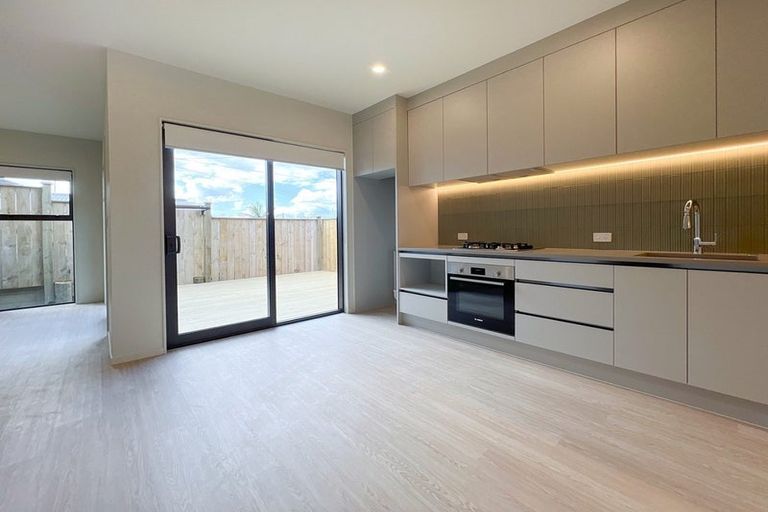 Photo of property in 46a Tiroroa Avenue, Te Atatu South, Auckland, 0610