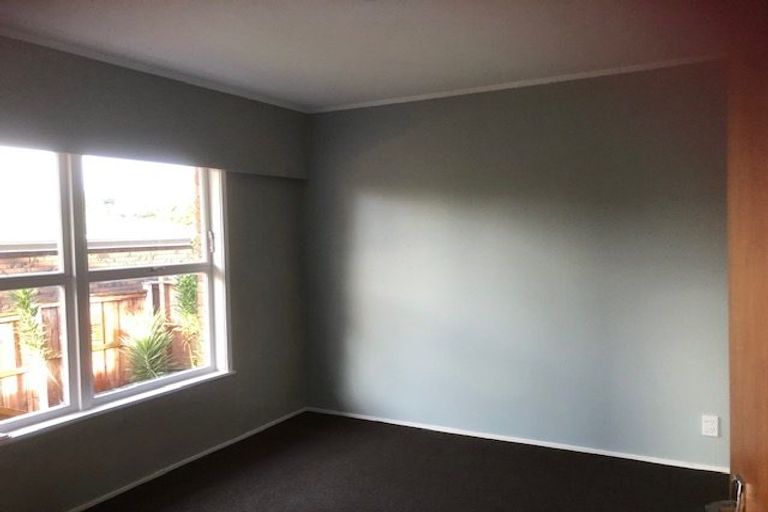 Photo of property in 2/13 Dakota Avenue, Beach Haven, Auckland, 0626