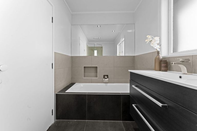 Photo of property in 9 The Anchorage, Sunnyhills, Auckland, 2010