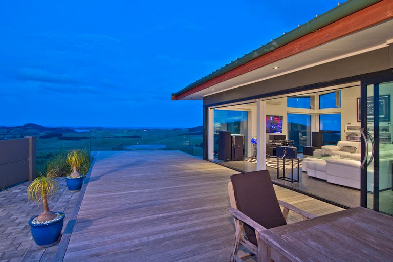 Photo of property in 77 Rangiuru Drive, Parua Bay, Onerahi, 0192