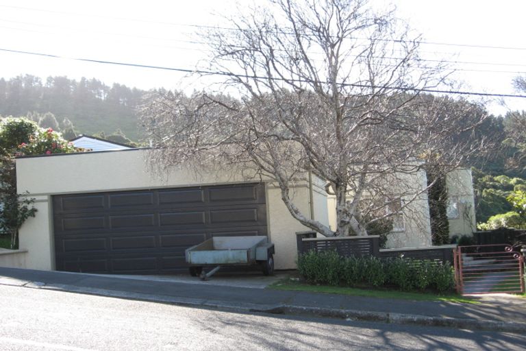 Photo of property in 25 Homewood Crescent, Karori, Wellington, 6012