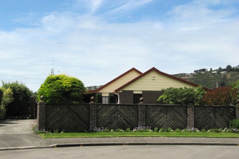 Photo of property in 13 Warner Place, Heathcote Valley, Christchurch, 8022