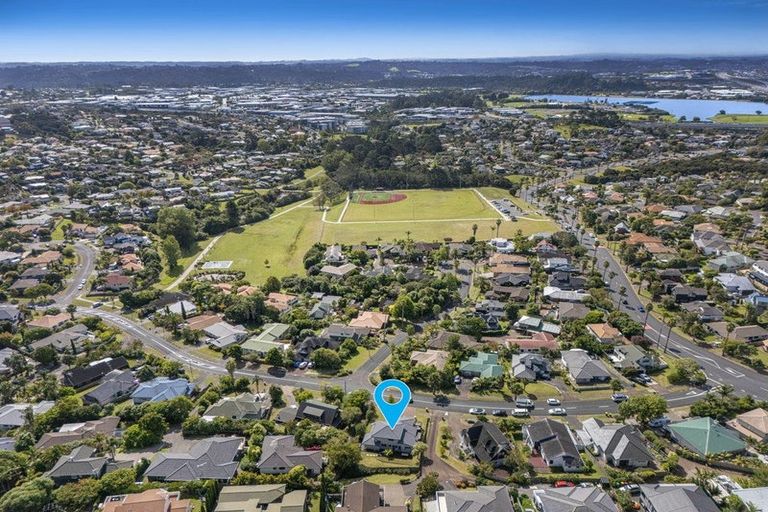 Photo of property in 24 Goldfinch Rise, Unsworth Heights, Auckland, 0632